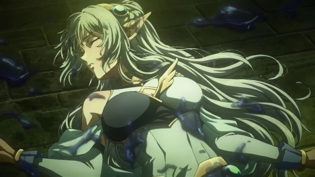 La elfa Amelia yace inconsciente en el suelo del laberinto tras una batalla en el episodio 2 de 暗殺者のステータスが勇者よりも強い件. Su cuerpo está rodeado de fragmentos brillantes, reflejando la intensidad del combate y la fragilidad del momento.