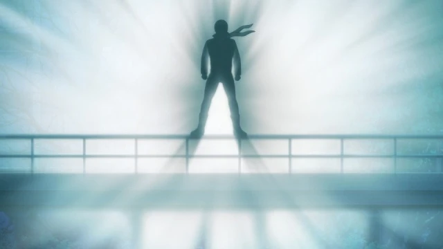 Una figura enmascarada iluminada por un resplandor intenso aparece sobre un puente en Tanzaburo Higashijima wa Kamen Rider ni Naritai, simbolizando el espíritu del verdadero Kamen Rider.