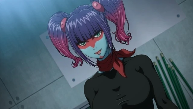 Primer plano de Yucaris, personaje del anime Tanzaburo Higashijima wa Kamen Rider ni Naritai, mostrando su expresión desafiante tras revelarse como luchadora de Shocker.